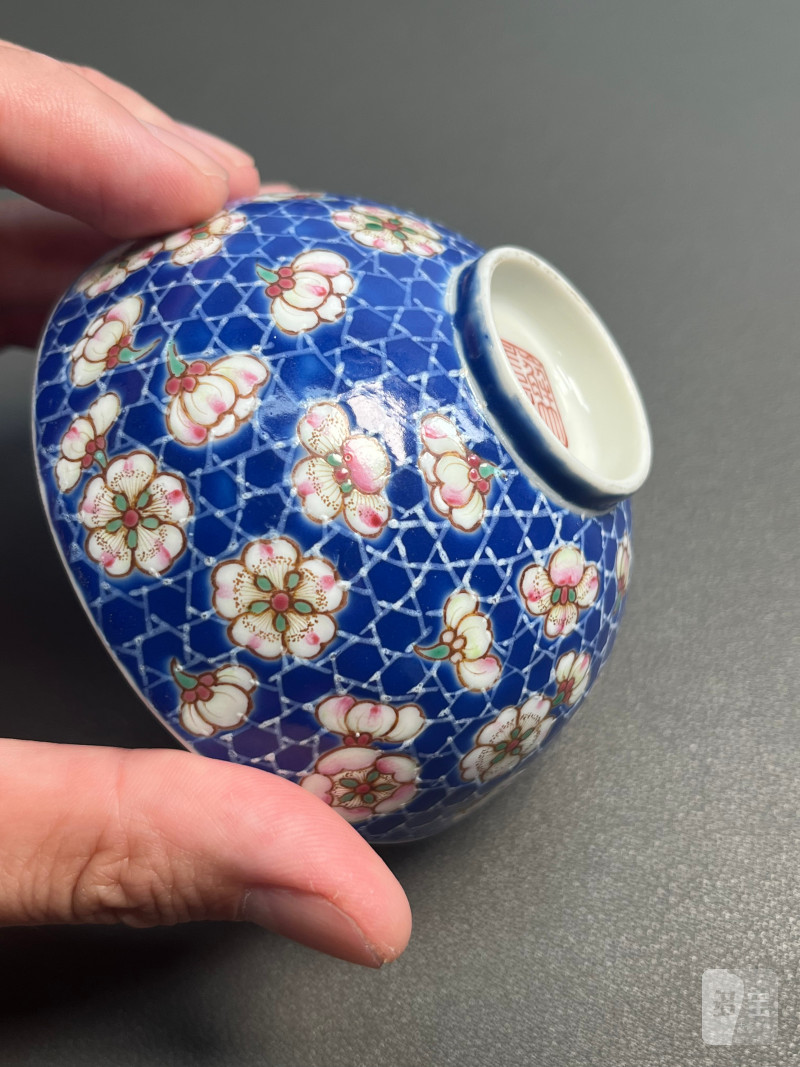 清道光  蓝料地珐琅彩冰梅纹茶圆（一对） - 图23